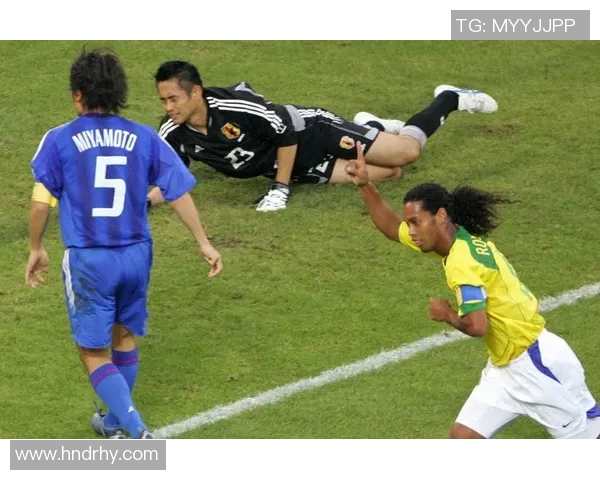 小罗足球明星赛精彩回顾球场上的传奇与激情交织